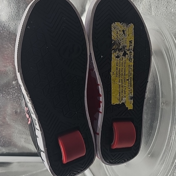 C Black And Red Heely Sz Youth 1 - Picture 7 of 8